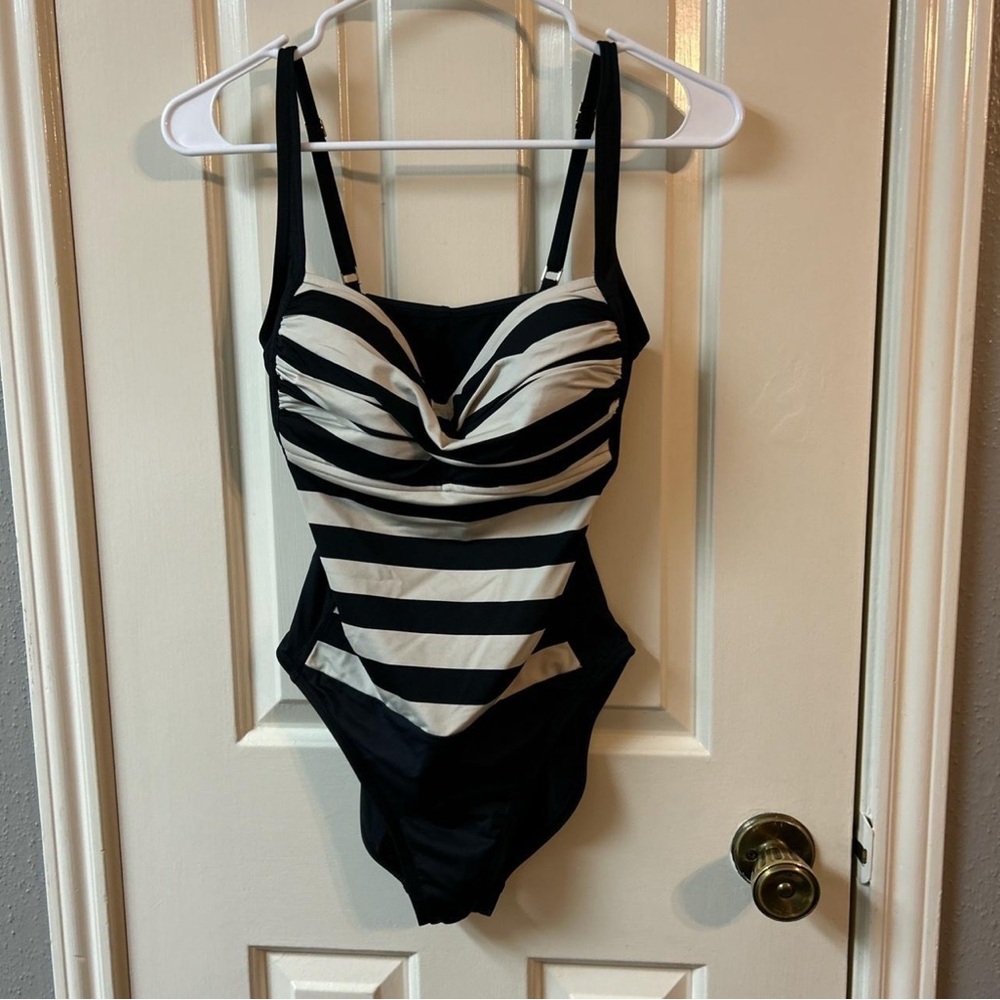 La Blanca Womens Striped One Piece Swimsuit Size 8 Black Ivory Slimming Beach